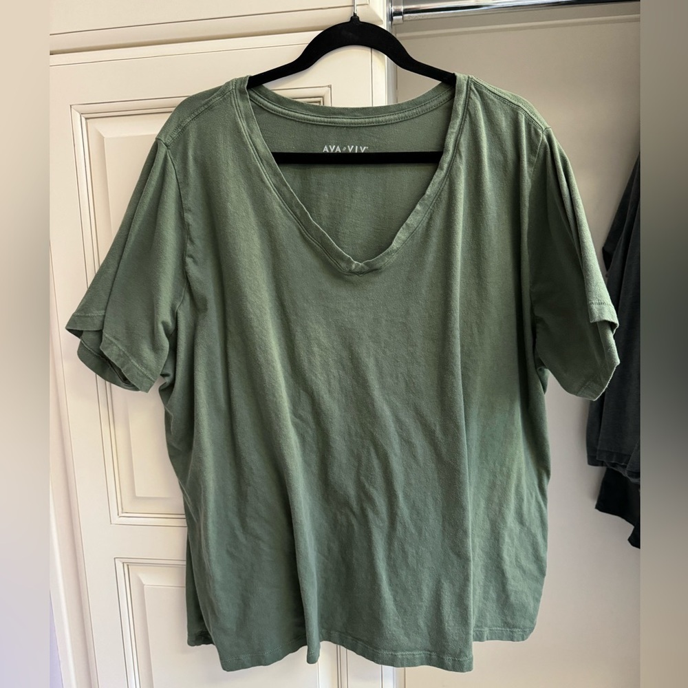 3/$10 NWOT Ava & Viv 2X Short Sleeve V-neck Tee Weathered Army Green